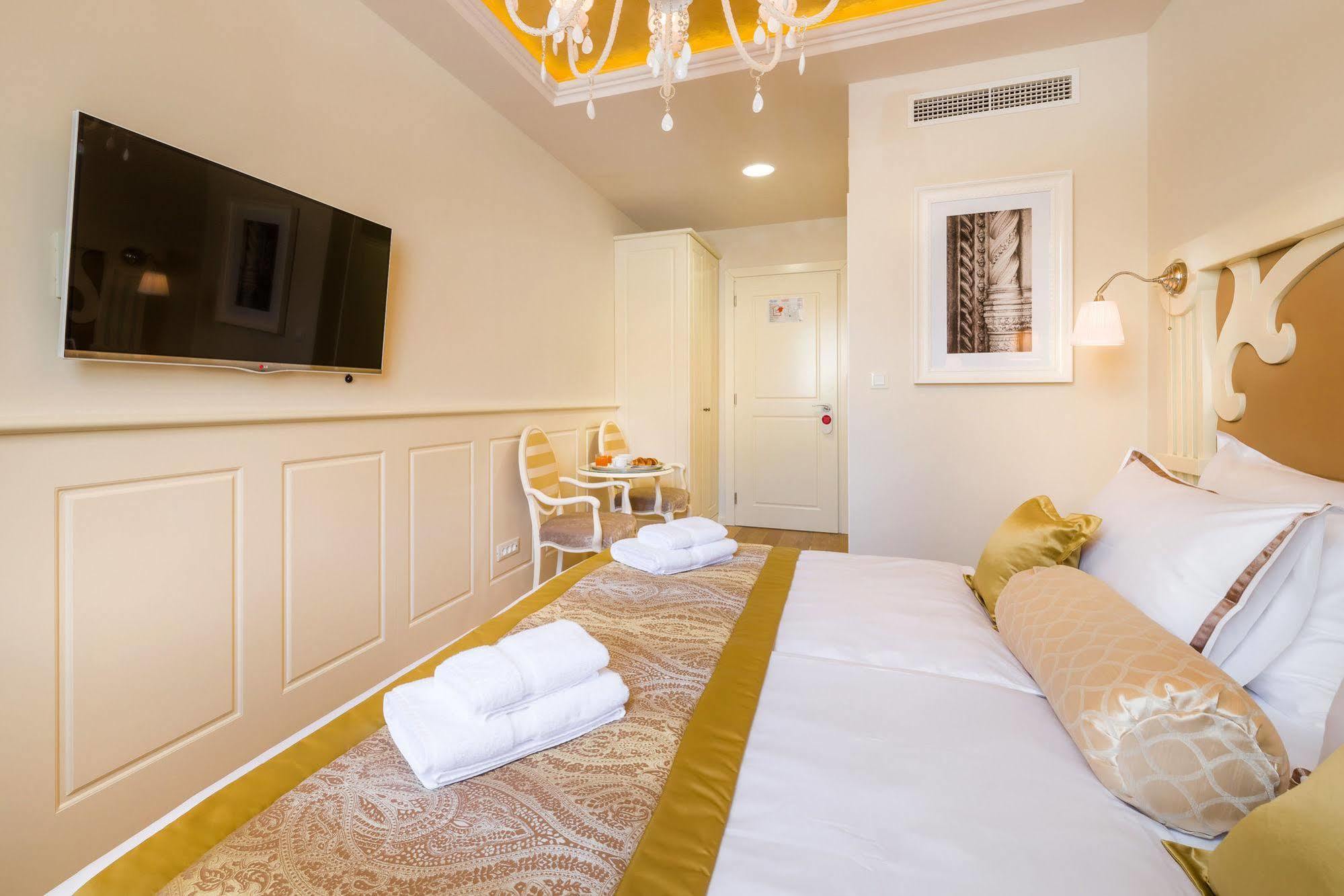 Piazza Heritage Hotel Split Bagian luar foto