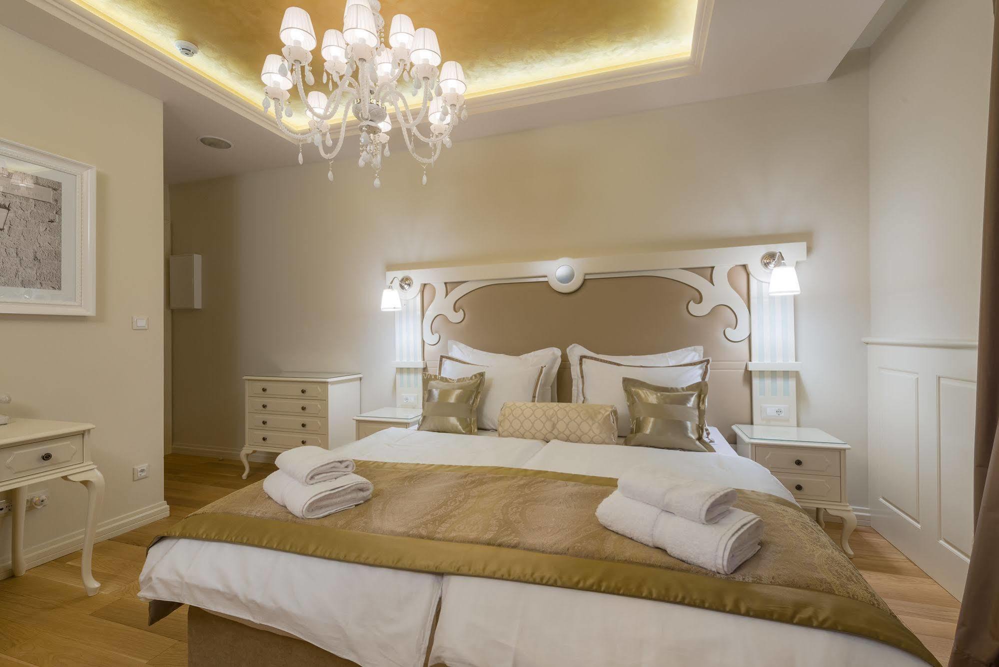 Piazza Heritage Hotel Split Bagian luar foto