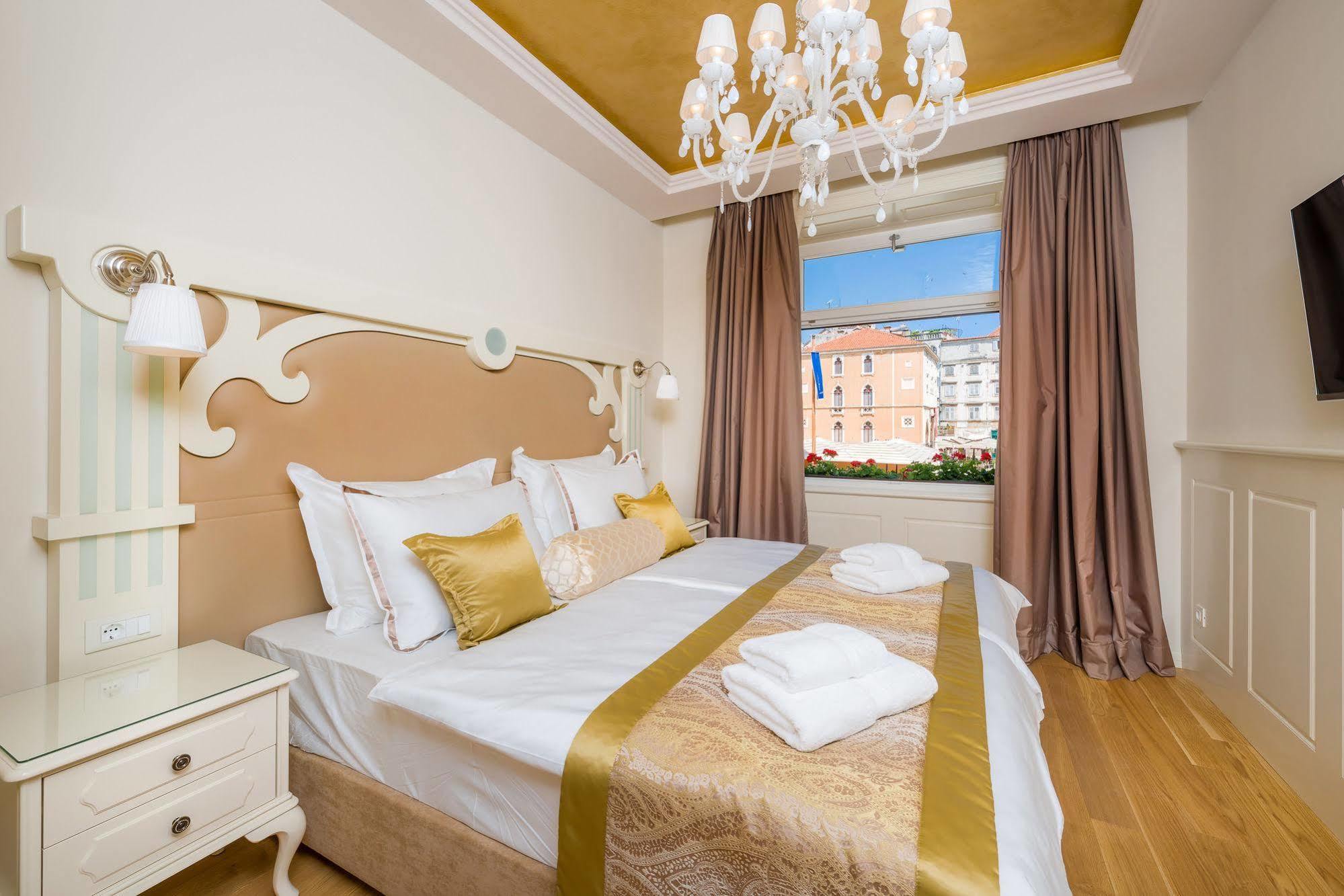 Piazza Heritage Hotel Split Bagian luar foto